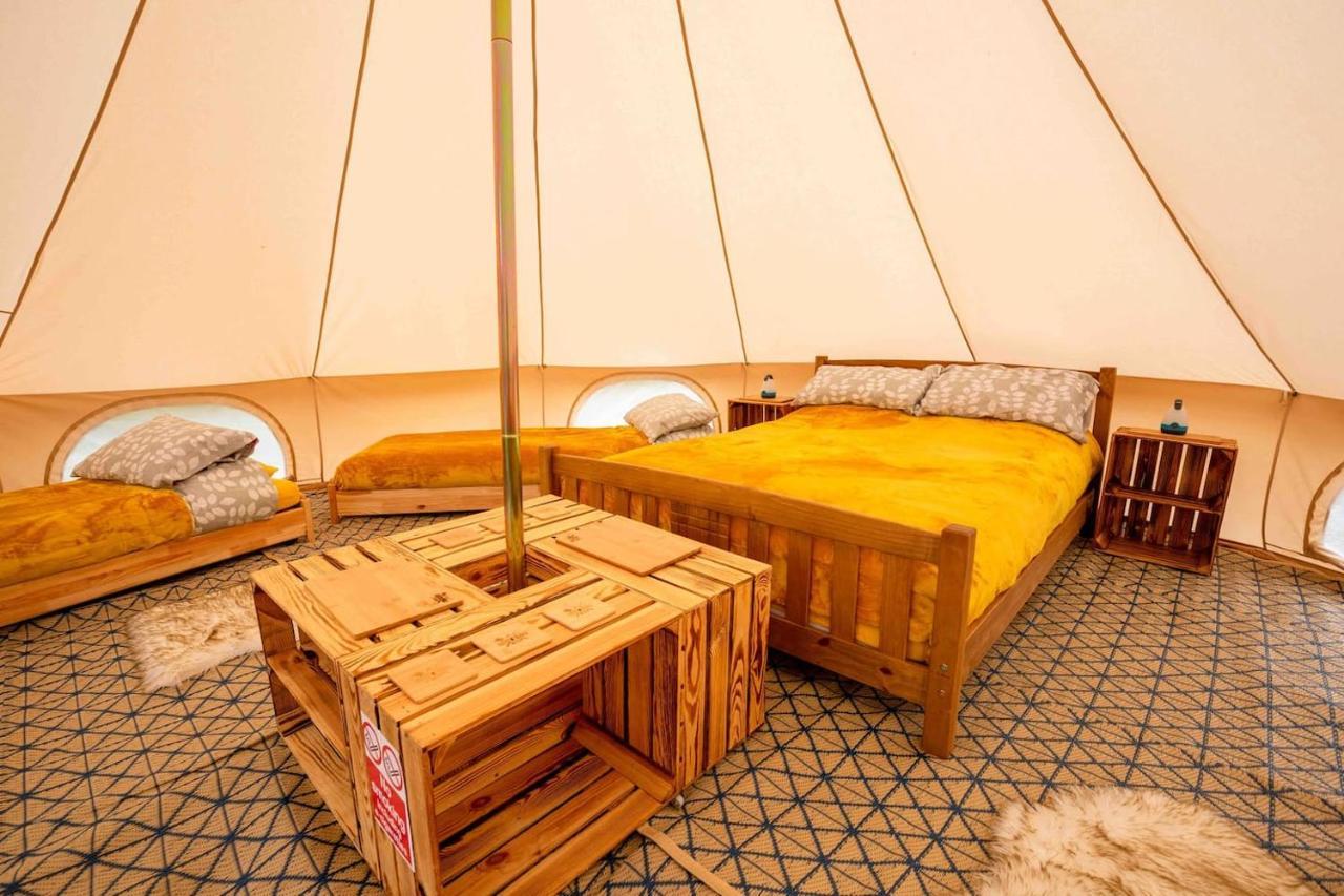 Roaches Retreat Family Glampsite, Rocky Reach Bell Tent With Outdoor Adventures And Campfire Nights Upper Hulme Bagian luar foto