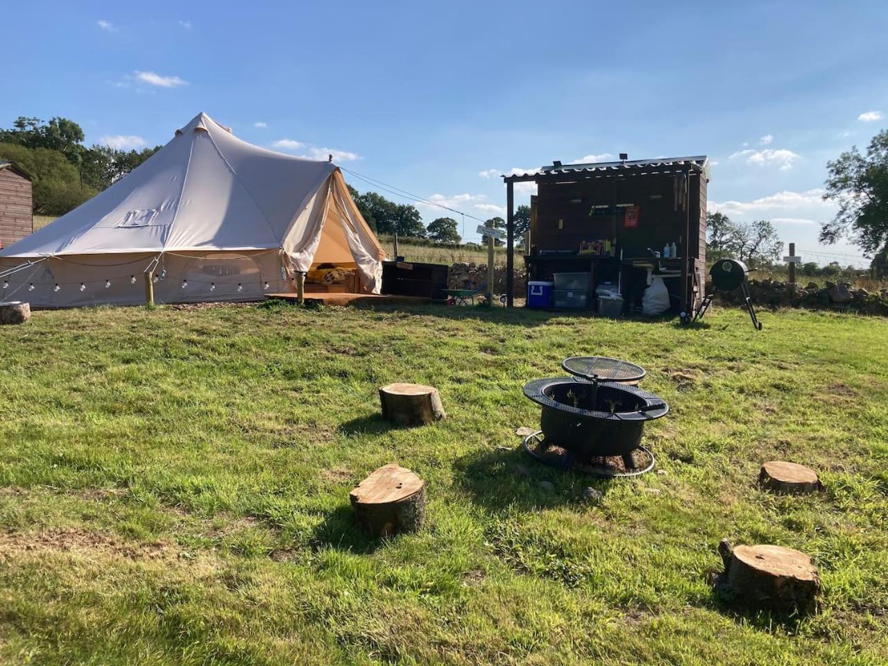 Roaches Retreat Family Glampsite, Rocky Reach Bell Tent With Outdoor Adventures And Campfire Nights Upper Hulme Bagian luar foto