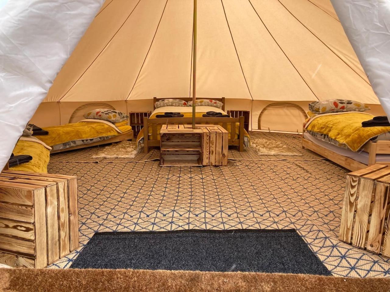 Roaches Retreat Family Glampsite, Rocky Reach Bell Tent With Outdoor Adventures And Campfire Nights Upper Hulme Bagian luar foto