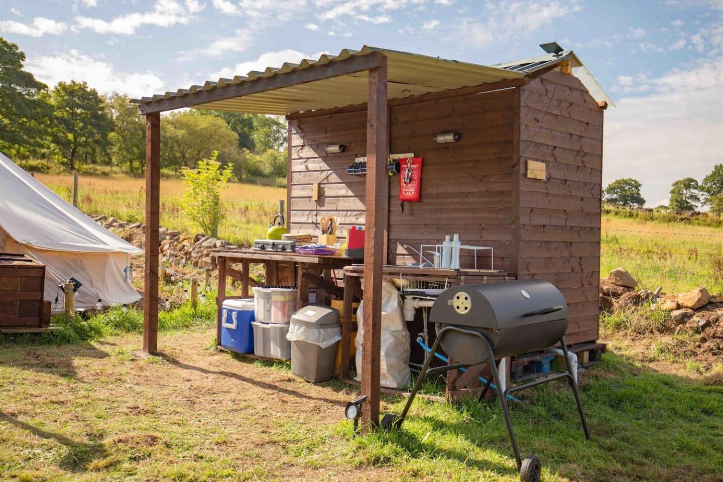 Roaches Retreat Family Glampsite, Rocky Reach Bell Tent With Outdoor Adventures And Campfire Nights Upper Hulme Bagian luar foto